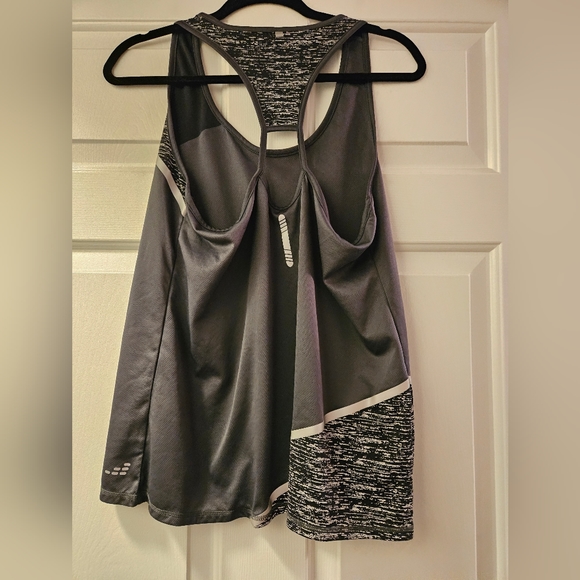 Workout Tank - Picture 3 of 4